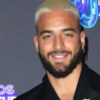 ¡Imperdible! Maluma rompe los esquemas y subió así al escenario ¿En que estaba pensado?