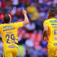 En el Azteca, Tigres le pega 1-0 al Cruz Azul; Piojo y "Diente" fueron expulsados