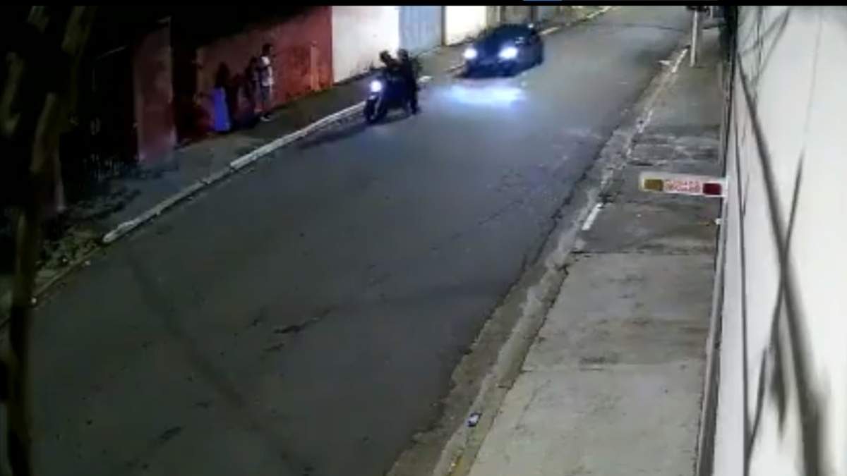 Los asaltantes intentaban escapar en una motocicleta cuando fueron atropellados