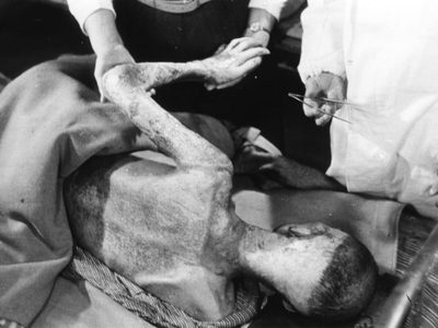 Hiroshima: Los Primeros Tallos de la Ciudad Muerta