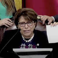 Diputado de CDMX vota en secreto y deja en la urna este mensaje grosero (Video)