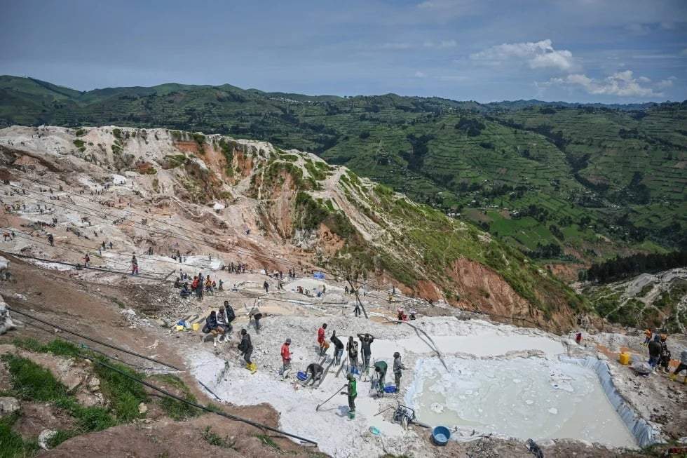 Mineros trabajan en la cantera de coltán D4 Gakombe en Rubaya, Congo, el 9 de mayo de 2025. (