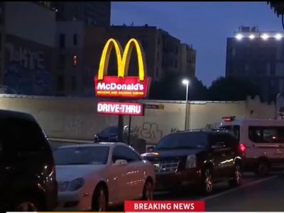 Dos menores son baleados en un McDonald's
