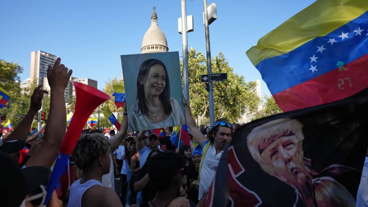Imágenes de María Corina Machado en manifestaciones en Chile por captura de Maduro