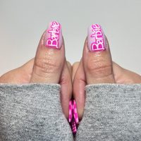 Nail art: diseños de uñas rosa con dorado que quedan genial con el furor de "Barbie"