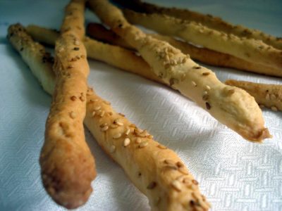 Palitos de pan keto: fáciles de hacer y perfectos para untar con alguna salsa o comer como snack salado