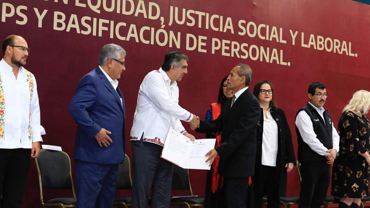 Entregan nombramientos a 3 mil maestros tamaulipecos