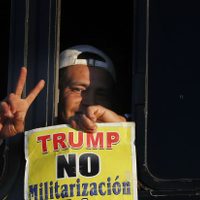 Nuevos grupos de la caravana migrante cruzan Sonora con rumbo a Tijuana