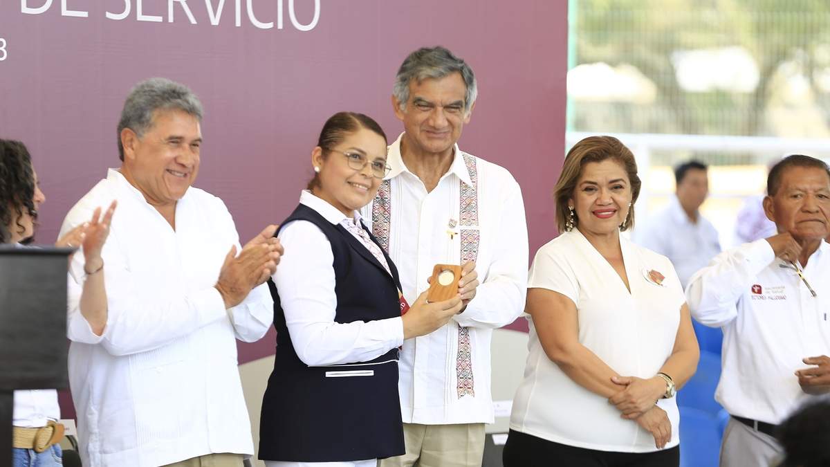 En la transformación del sector salud, las y los trabajadores tendrán seguridad laboral