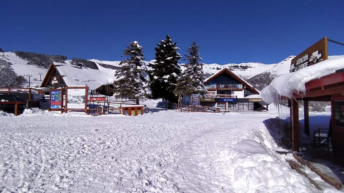 El Cerro Chapelco, horas previas a la apertura de Temporada de Sky. Fuente: (Twitter).