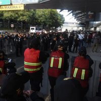 Repliegan a extrabajadores del SAT que tenían bloqueo en el AICM
