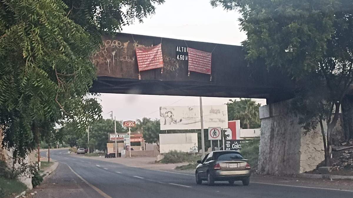 “Los Chapitos” dejan narcomantas para deslindarse extorsiones en Sinaloa