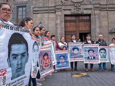 Más dudas que certezas para los padres de los normalistas
