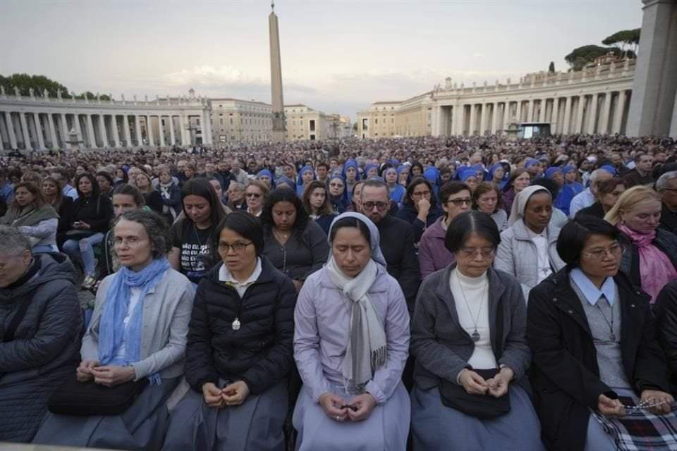 Las mujeres católicas en la Plaza San Pedro.