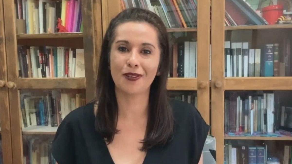 Guevara del Ángel al recibir su premio de manera virtual.