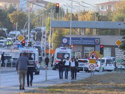 Terroristas atacaron una empresa aeroespacial de Turquía y el Gobierno confirmó víctimas fatales