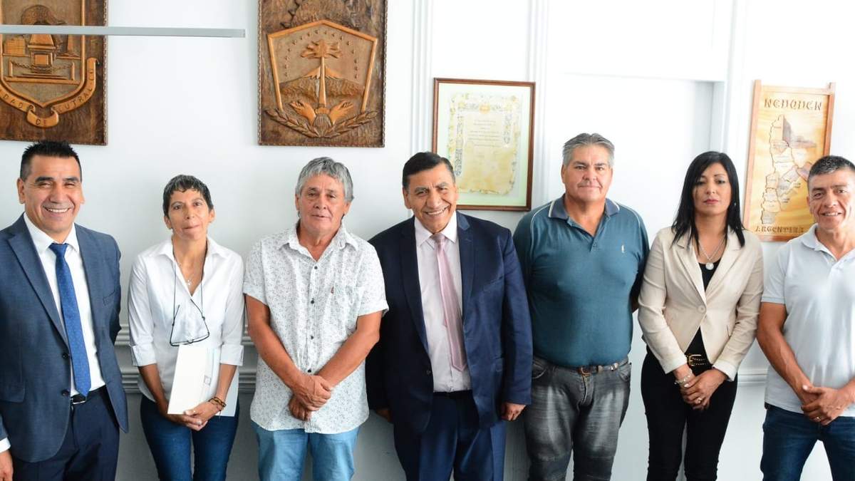 Autoridades de la ATE y de la municipalidad de Cutral Co. Fuente: (Twitter)