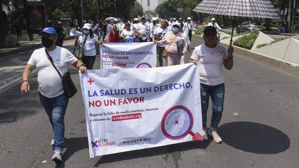 Una marcha en CDMX por desabasto de medicamentos en Reforma