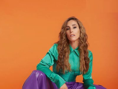 Soledad Pastorutti refuerza su cambio de imagen con esta oda al denim, must del otoño