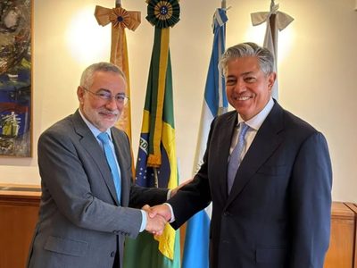 Figueroa firmó un convenio con Brasil para capacitar en portugués al sector turístico