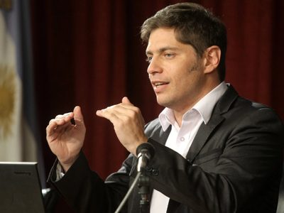 Solo los de planta: Kicillof dejó afuera del aumento a los estatales "contratados"