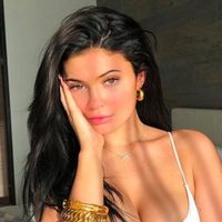 ¡Transparencias y más! Kylie Jenner se puso una prenda traslucida pero olvidó ponerse ropa interior