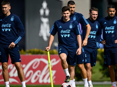 Demora y quejas: qué pasó en el avión con los jugadores de la Selección Argentina