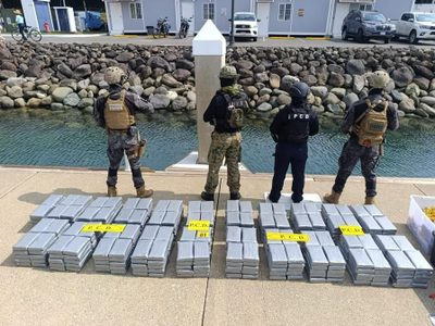 Detienen a tres mexicanos que transportaban 840 kilos de cocaína en un yate de lujo en Costa Rica
