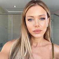 "¿Romántica yo?": Evangelina Anderson se animó a un look impensado y derritió las redes