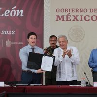 AMLO y Samuel García firman convenio para obras del acueducto El Cuchillo: "usted trae lluvia"