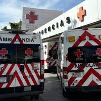 Civiles armados esposan y golpean a paramédicos de la Cruz Roja en Culiacán