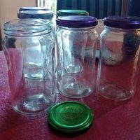 No tires los frascos de mermelada vacíos, transformalos en este hermoso velador para decorar tu habitación