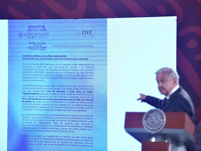AMLO mostró el oficio que envió a la ministra Piña sobre el pago de impuestos de Salinas Pliego