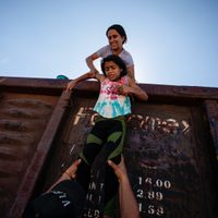 Organizaciones denuncian que EU consolidó estrategia de deportación de migrantes