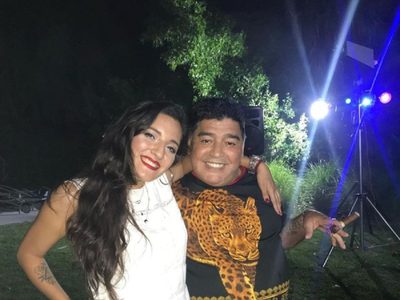 A qué se dedica y dónde vive Jana, la hija de Diego Maradona que mantiene un perfil bajo