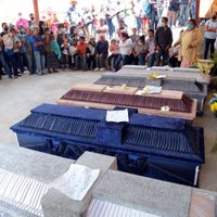 Sepultan a los siete indígenas zapotecos fallecidos en un enfrentamiento en la Sierra de Oaxaca