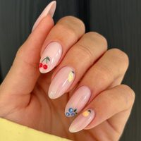 Hacete en casa la manicura de micro frutas, la tendencia de uñas más cute y apetecible en los días de calorcito