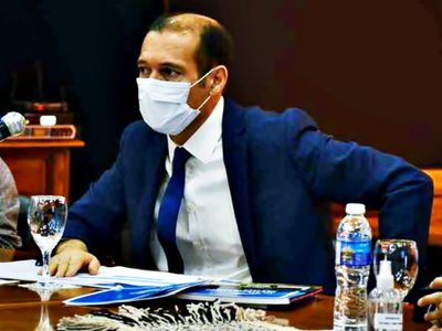 Gutiérrez intenta una reperfilación de 900 millones de dólares