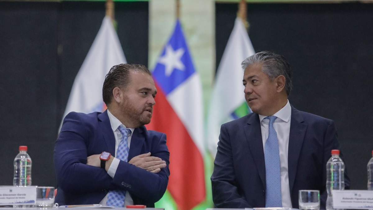 El gobernador del Biobío, Sergio Giacaman con Rolando Figueroa. Fuente: (Radio UdeC)