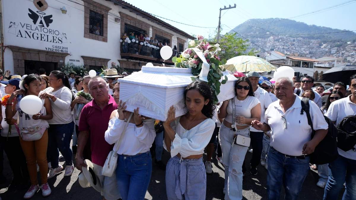 El funeral de la niña Camila