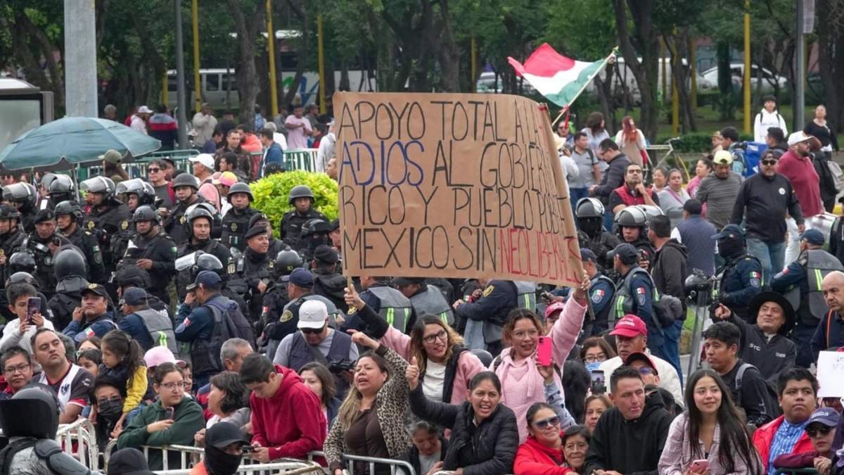 Simpatizantes de Sheinbaum previo a su toma de protesta como presidenta de México