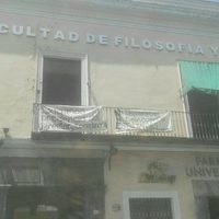 Estudiantes de la BUAP toman Colegio de Historia por despido de maestra que asesoró conversatorio sobre los 43