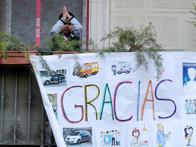 Convocan a un "aplausazo" este lunes por los "Héroes de la Salud"