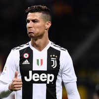 ¡No les importa nada! Cristiano Ronaldo y su mujer rompieron con la cuarentena por salir a pasear