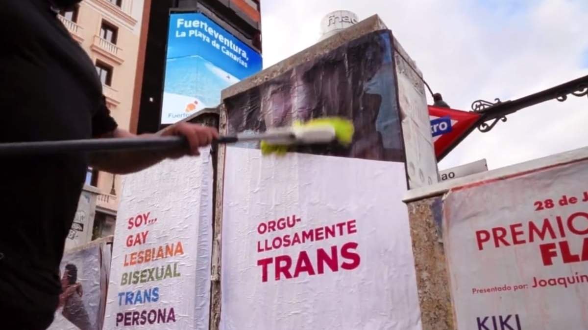 La FELGTBI+ colocó en Madrid carteles con mensajes LGTBI+