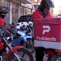 Desempleados buscan sobrevivir en aplicaciones: ¿es sustentable ese modelo?