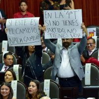 Minibancadas llaman a AMLO a cumplir compromisos de campaña