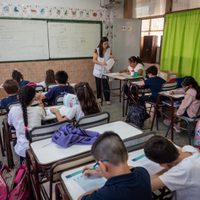 Por la baja en la natalidad, estiman que en 2030 habrá 12 alumnos por cada docente