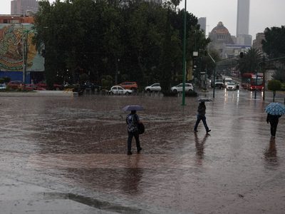 Azotarán lluvias torrenciales: así impactarán huracán Priscilla y onda tropical 36 de lunes a jueves