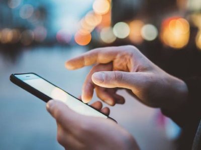 Qué significa revisar el teléfono, aunque no haya mensajes nuevos, según la psicología